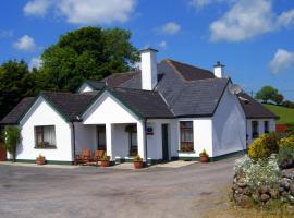 Valley Lodge Room Only Guest House, hotel i Claremorris