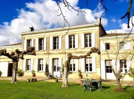 Château Roseyrol proche Saint-Emilion, hotel com estacionamento em Saint-Magne-de-Castillon