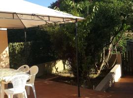 Casa Vacanza Santorsola: Trinità dʼAgultu'da bir tatil evi