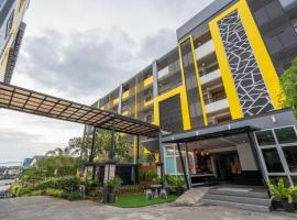 S.B.Living Place, hotel z bazenom v mestu Phuket Town
