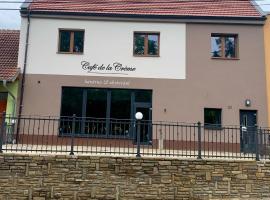 Café de la Crème – pensjonat w mieście Louka