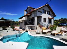Rural villa Private pool, BBQ, court ,20' airport, beach rental in Nea Kalikratia