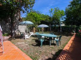 N232 - Numana, pentalocale con giardino in residence con piscina, ξενοδοχείο με πάρκινγκ σε Casa Petromilli
