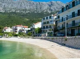 Apartments Ivica - Beachfront