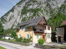 Family Hideaway mit Baby- und Kleinkindausstattung, hotel in Hallstatt