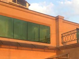 Bright Guesthouse in the center of Yerevan!, villa i Jerevan