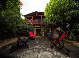 2 bedroom house with bayview, 3 blocks from beach and center of SJ, hotel em San Juan del Sur