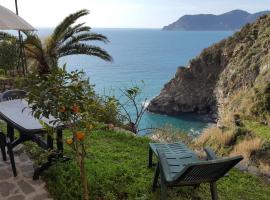 On the Way to the Marina, hotel di Corniglia