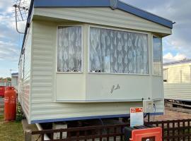 G4 Holiday Caravan, campsite in Par