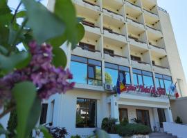 Hotel Spa Cazino Monteoru: Sărata-Monteoru şehrinde bir otel