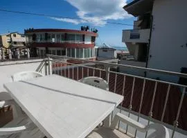 M116 - Marcelli, bilocale in centro e fronte mare