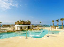 Luxury Ocean Spa Plaza Private Large 1 bed apartment, hotel i nærheden af Cathedral of Saint Mary the Crowned, Gibraltar