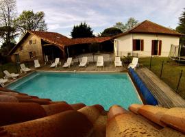 Ensemble de 3 villas avec piscine chauffée, esprit détente, hotel v destinaci Sanguinet