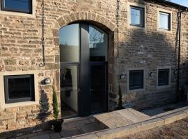 Unique Barn conversion in Saddleworth, hotel di Oldham