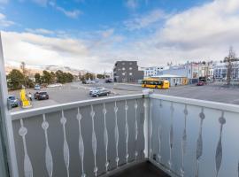 Central Apartment with Two bedrooms and Balcony- Strandgata 9, hotel in Akureyri
