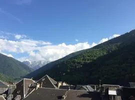 T2 Bis, calme, plein centre de Luchon, avec balcon et garage