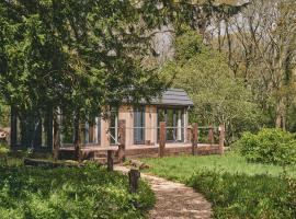Woodland Cabin, hotel in Upton upon Severn
