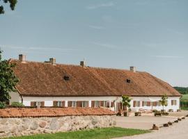 Nurmuižas viesnīca, hotel cerca de The Tilgaļi Giant Boulder, Lauciene