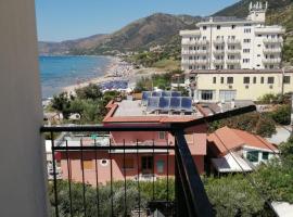 Acciaroli Blue Flag, free parking place, beach front, hotel en Acciaroli