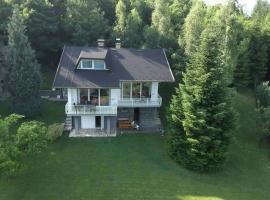WOLF'S PLANE Luxury Isolated Mountain House for Digital Nomads, hotel i Fojnica