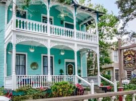 Peace & Plenty Inn Bed and Breakfast Downtown St Augustine-Adults Only，聖奧古斯丁的飯店