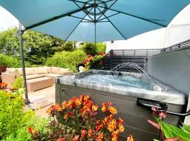 The Town House at Muntham- Luxury Holiday Home with Hot Tub