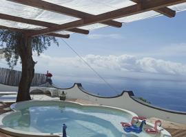 Smeraldo Holiday House, hotel with jacuzzis in Conca dei Marini
