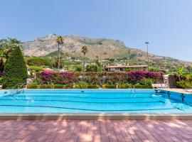 Villetta con Giardino esclusivo di 1000 mq, Piscina, Tennis, Calcio, Bocce, khách sạn ở Ischia