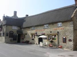 Apartment in grounds of picturesque thatched Pub, hotel in Yetminster