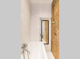 Lejas 5 Self check in out 5 can stay Free parking Close to the city center, hotell Riias