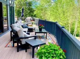 E5 Beautiful Bretton Woods slopeside home amazing views of Mount Washington Hot Tub AC