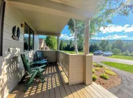 G5 WOW Stunning single level home next to golf course and Mt Washington Hotel AC skiing