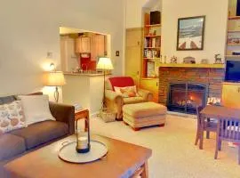 R1 Renovated Bretton Woods Slopeside townhome in the heart of the White Mountains