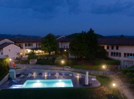 ロカンダ デル ピローネ、アルバのホットタブ付きホテル