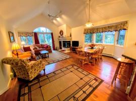 F9 Fairway Village home on the Mt Washington golf course - in the heart of Bretton Woods, hotel in Carroll