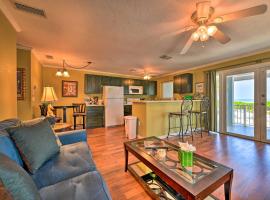 Bright Coastal Condo Walk to Lido Key Beach!, hotel in Sarasota
