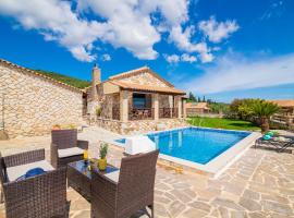 Villa La Isla with Private Pool, cheap hotel in Mouzákion