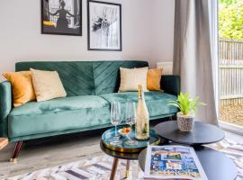 Coventry Contemporary House, M6, CBS Arena - RICOH, Private Parking, Sleeps 5, by EMPOWER HOMES, hotel near Coventry Building Society Arena, Coventry