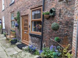 Endeavour Cottage Whitby sleeps 6, hotell i Whitby