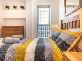 The Old Library - Modern Apartment near the Train Station and Racecourse, hotel din Newbury