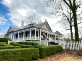 Hogan House Bed and Breakfast at Rose Hill, hotel u gradu Hogansville