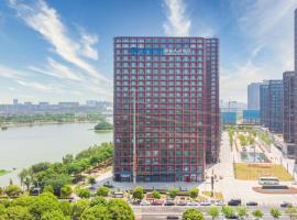 Jinling Funhome Hotel Nanjing Jiulong Lake - Nanjing South Railway Station、南京市にある南京禄口国際空港 - NKGの周辺ホテル