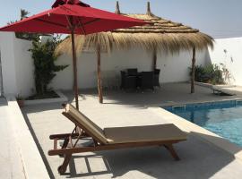 Maison dhiefa avec piscine, hotel con piscina en Temlale