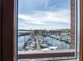 Marina View - 3 Bedroom Apartment - Milford Marina, hotel in Milford Haven