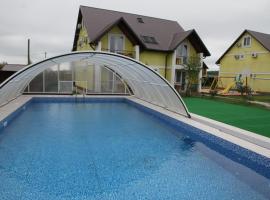 Боброва-Хата, hôtel avec piscine à Svityazʼ