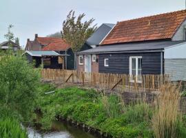 Schwone Diekhuusje - Vakantiewoning aan de Noordzeekust, cottage in Schoondijke