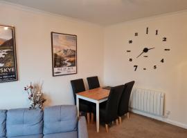 Modern Spacious Central Apartment, Hotel in Portree