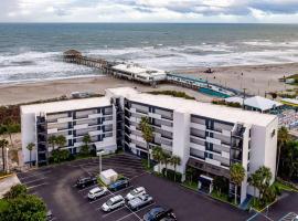 La Quinta by Wyndham Cocoa Beach Oceanfront, hotel near Kennedy Space Center, Cocoa Beach