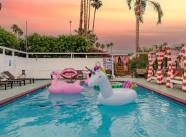 Float Palm Springs - Adults Only, готель біля аеропорту Міжнародний аеропорт Палм Спрінгс - PSP, у місті Палм-Спрінгз