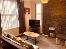 Charming Spacious Apartment, Kidderminster